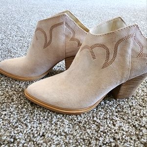 Dolce vita sola dune size 6 new heel booties